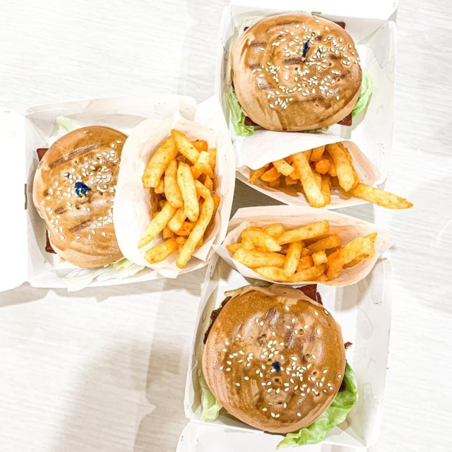 T1 Cheese Burger + Fries