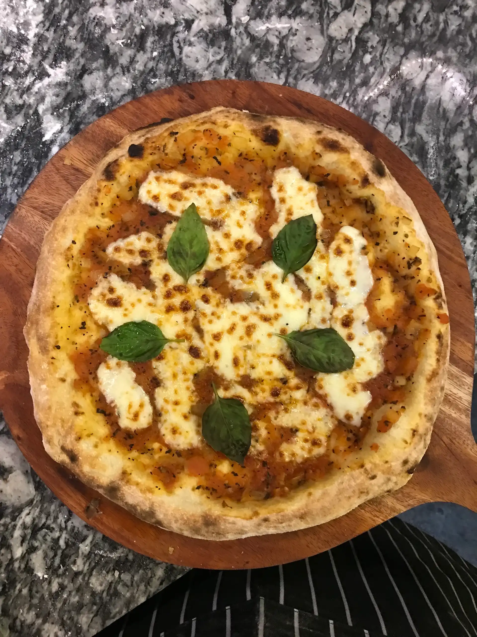 Margherita Pizza ( Neapolitan Pizza)