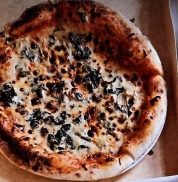 Spinach and Creamcheese - Neapolitan-Style Pizza